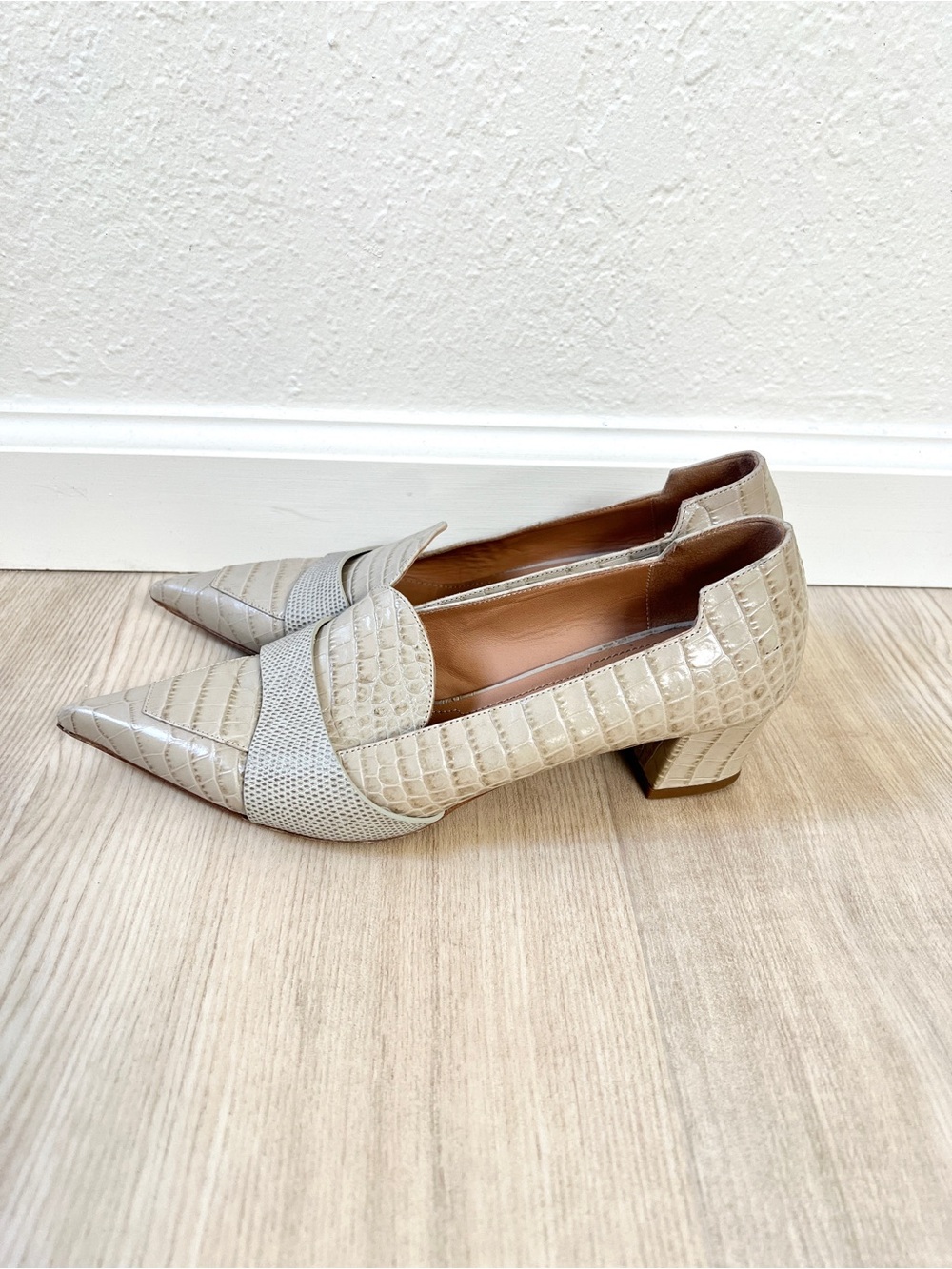 THE FOLD croc embossed leather pointy light taupe low heels / size 39